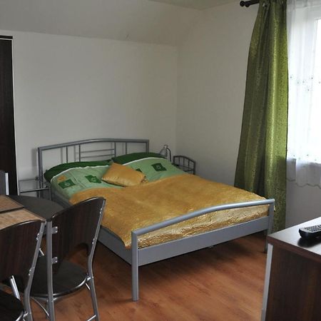 Ferienwohnung Przylesie Uniejów Exterior foto