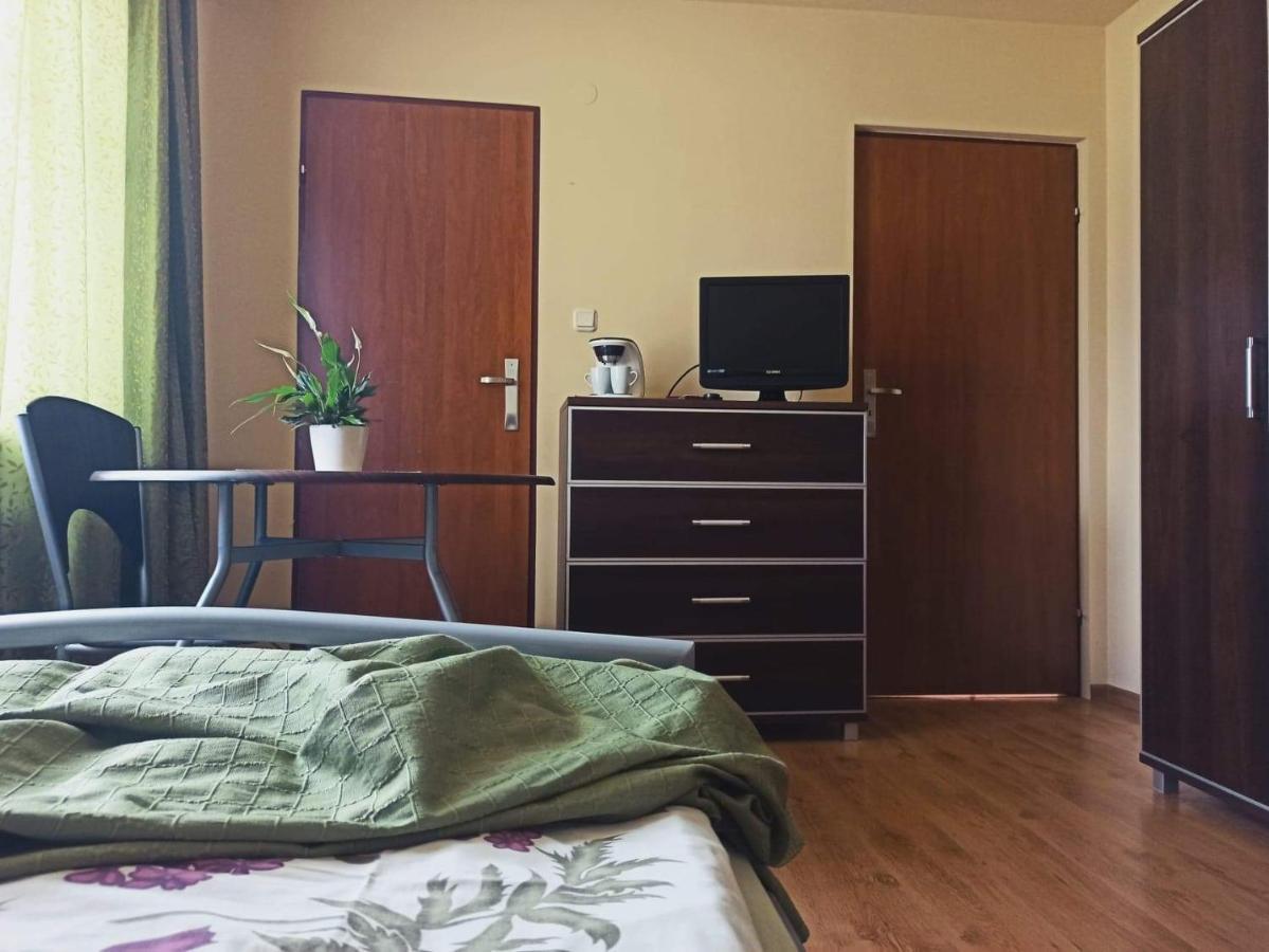 Ferienwohnung Przylesie Uniejów Exterior foto