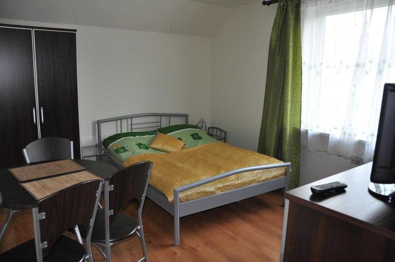 Ferienwohnung Przylesie Uniejów Exterior foto